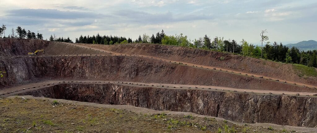 Ochrona złóż kopalin a prawa właściciela