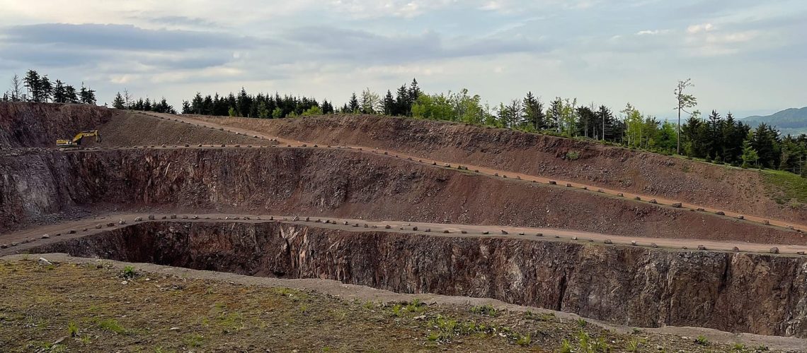 Ochrona złóż kopalin a prawa właściciela